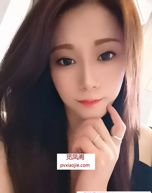 龙华丰满性感美女