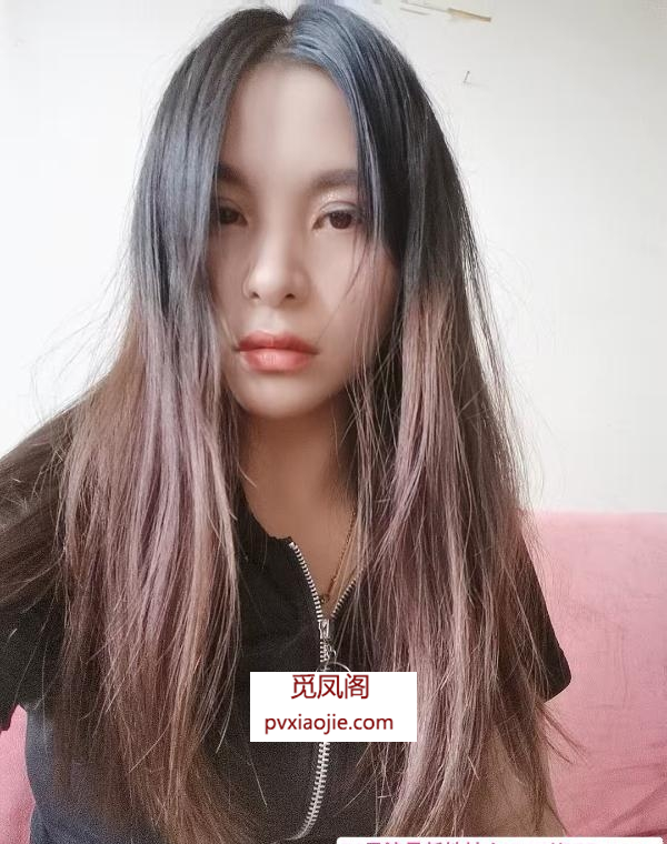 汉口火车站小女人