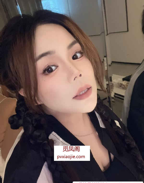 4D大胸御姐骚货老师