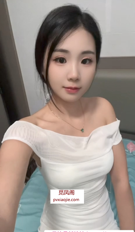 性感肤白大长腿御姐