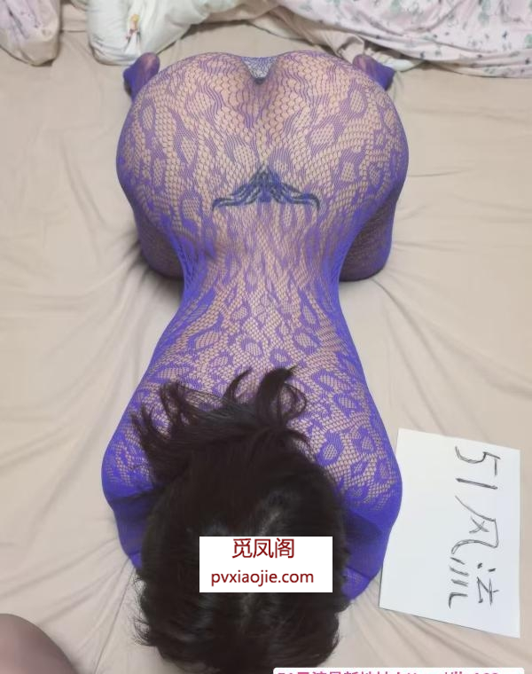 超大蜜桃臀骚妹