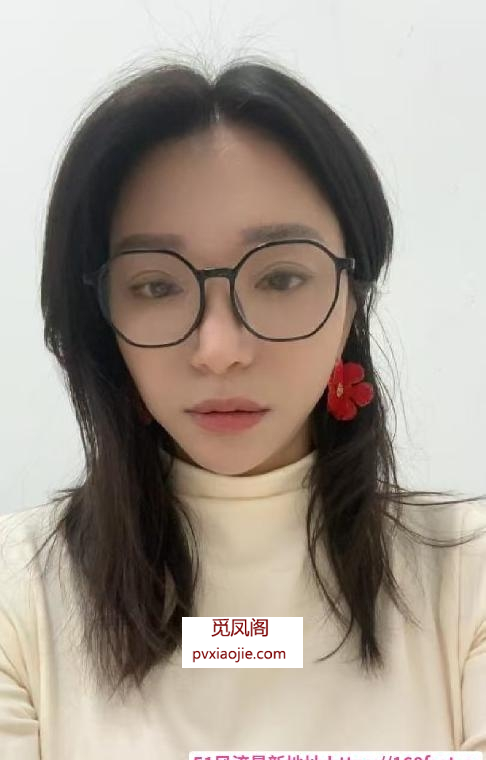 戴眼镜的大奶骚妇