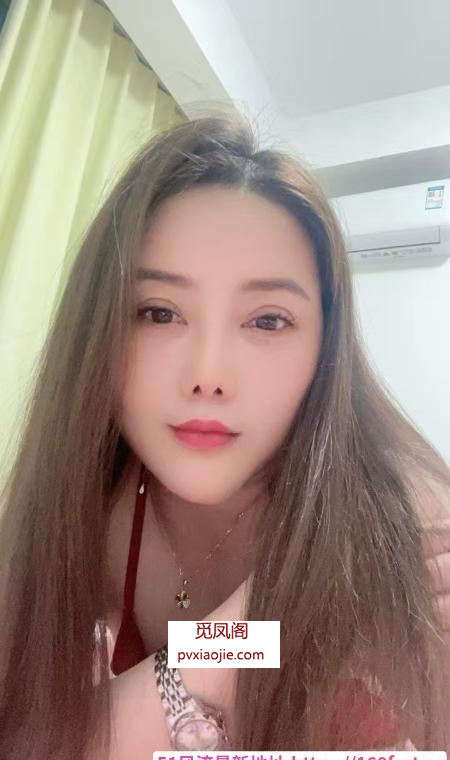 大胸服务小少妇